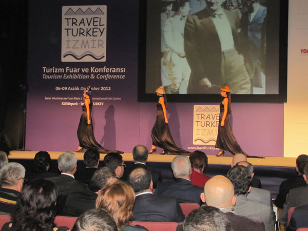 Bakan Günay, İzmir Turizm Fuarı'nı Yağmur Bereketiyle Açtı